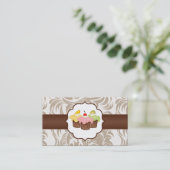 Tan & Brown Floral Cup Cake Bakery Business Card Visitenkarte (Stehend Vorderseite)