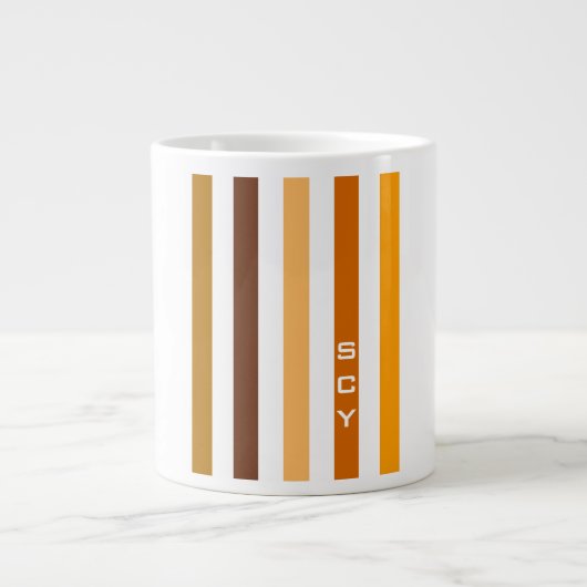 Tan Brown Orange Vertikal Stripes Monogramm Jumbo-Tasse (Vorderseite)