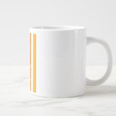 Tan Brown Orange Vertikal Stripes Monogramm Jumbo-Tasse (Rechts)