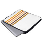 Tan Brown Orange Vertikal Stripes Monogramm Laptopschutzhülle (Vorne Knopf)