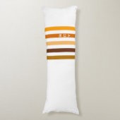 Tan Brown Orange Vertikal Stripes Monogramm Seitenschläferkissen (Vorderseite Vertikal)