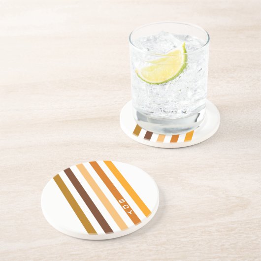 Tan Brown Orange Vertikal Stripes Monogramm Untersetzer (Seite)