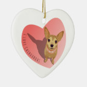 Tan Chihuahua im rautenrosa Halsband im Herzen Keramikornament (Rechts)