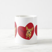 Tan Chihuahua mit einer Bogen-Krawatte im roten He Kaffeetasse (Mittel)