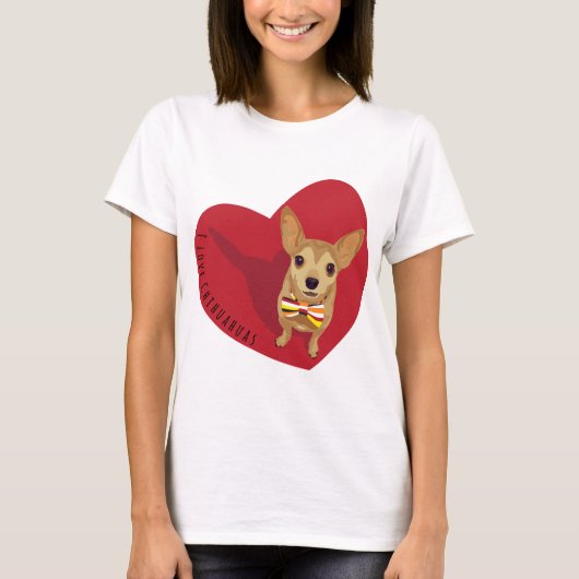 Tan Chihuahua mit einer Bogen-Krawatte im roten He T-Shirt (Vorderseite)