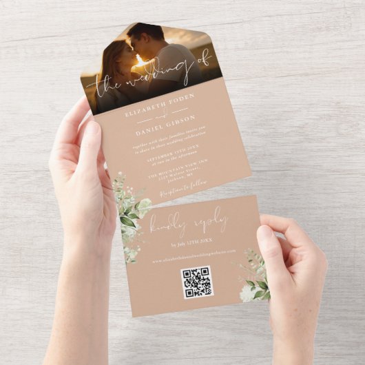 Tan Floral Greenery QR Code Wedding Foto All In One Einladung (Abreißen)