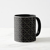 Tan Formen auf schwarz Tasse (VorderseiteRechts)