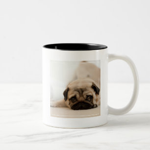 TAN-Frau-Mops Zweifarbige Tasse