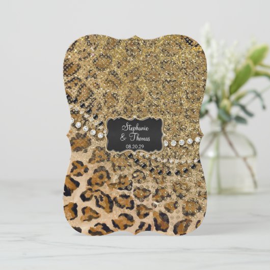 Tan Gold Leopard Animal Print Glitzer Hochzeit Einladung (Stehend Vorderseite)