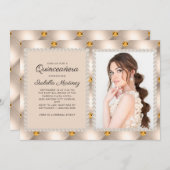 Tan Gold Satin Pearls Jewels Foto Quinceañera Einladung (Vorne/Hinten)