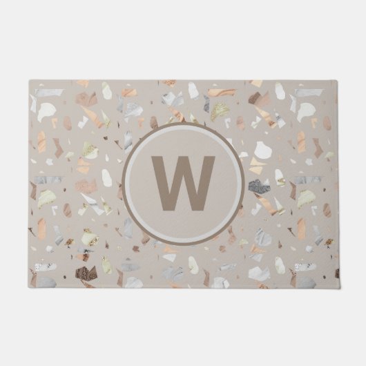 Tan Italian Terrazzo Tile Mit Monogramm Fußmatte (Vorderseite)