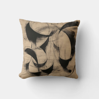 Tan und Black Calligraphic Brushstroke Abstrakt Th Kissen