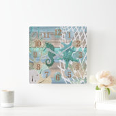 Tan und Blue Beach Wood nautical Quadratische Wanduhr (Zuhause)