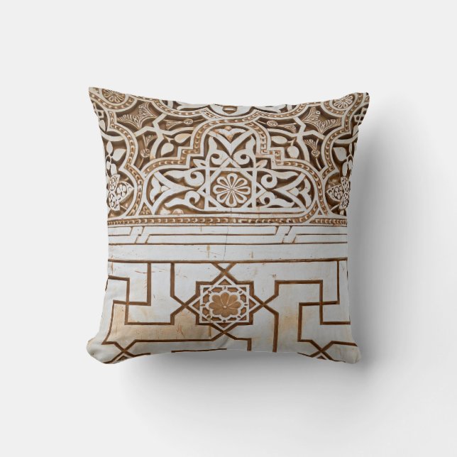 Tan und White Geometric Arabesque Kissen (Vorderseite)