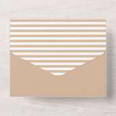 Tan und White Striped All in One Wedite Einladung (Rückseite)