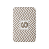 Tan White Herringbone Monogram Badematte (Vorderseite Vertikal)