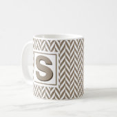 Tan White Herringbone Monogram Kaffeetasse (Vorderseite Links)