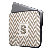 Tan White Herringbone Monogram Laptopschutzhülle (Vorderseite Links)