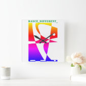 TANCE_DIFFERENT_Rainbow Quadratische Wanduhr (Zuhause)