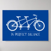 Tandem Fahrrad in perfektem Balance blau weiß Poster (Vorne)