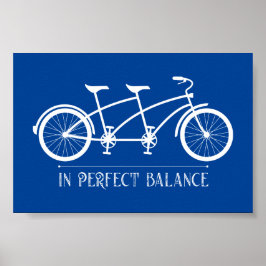Tandem Fahrrad in perfektem Balance blau weiß Poster