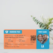 Tangerine & Lagoon Blue Boarding Pass Wedding Einladung (Stehend Vorderseite)