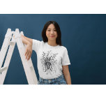 Tangle Blume gezeichnet -  T-Shirt<br><div class="desc">Strich für Strich zur inneren Blume – Kunst, die entspannt und inspiriert: Dieses handgezeichnete Kunstwerk vereint florale Elemente mit der faszinierenden Welt des Tangle Designs. Mit schwarzem Fineliner auf weißem Grund erschaffen, entfaltet sich ein fantasievolles Blütenmotiv, durchzogen von filigranen Mustern, geschwungenen Linien und tanzenden Tropfenformen. Jede Fläche erzählt ihre eigene...</div>