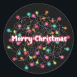 Tangled Christmas Lights Frohe Weihnachtsneon Text Runder Aufkleber<br><div class="desc">Die Worte "Frohe Weihnachten" in leuchtendem Neontext Set gegen einen Wirbel von mehrfarbigen Feiertagsleuchten. Die Hintergrundfarbe ist anpassbar.</div>