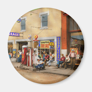 Tankstelle - Chatting in einer Kleinstadt 1941 Magnet