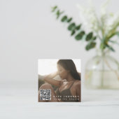 Tanning Salon Minimal Foto QR Code Social Media Quadratische Visitenkarte (Stehend Vorderseite)