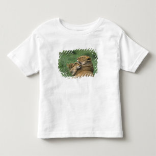 Tansania, Ngorongoro-Krater. Afrikanische Löwenmut Kleinkind T-shirt