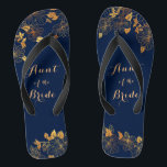 Tante der Bride Gold Foliage Navy Blue Badesandalen<br><div class="desc">Diese wunderschönen Tante der Braut goldblättrigen Marineblaps haben einen dunkelblauen Hintergrund, der mit einem aufwändigen Muster aus goldblühenden Pflanzen und einer anpassbaren modernen Typografie geschmückt ist. Die Kombination der reichen Marine mit dem schimmernden Gold schaffen eine elegante und luxuriöse Ästhetik. Es ist ein schönes Geschenk für Ihr Brautparty. Anzeigen der...</div>