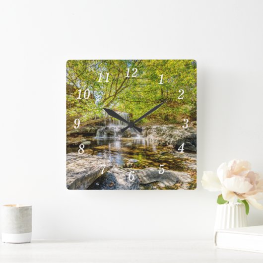 Tanyard Creek Wasserfall im Fall der Mauer Quadratische Wanduhr (Zuhause)