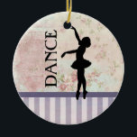 Tanz - Ballerina Silhouette Vintag Hintergrund Keramikornament<br><div class="desc">Ein niedliches Ornament mit einer Silhouette einer Ballerina auf hübschem Hintergrund. Diese elegante Ballett-Tänzerin ist auf ihren Zehen stehend, en pointe mit ihren anmutig ausgestreckten Armen. Das Wort "Tanz" neben diesem eleganten Tänzer. Der Hintergrund besteht aus einem schäbig Vintag aussehenden Muster mit Blume-Blüten. Der untere Teil des Designs hat Vintage...</div>