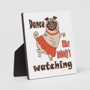 Tanz wie niemand sieht gürteligen Mops Hund zu Fotoplatte