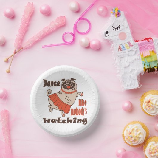 Tanz wie niemand sieht gürteligen Mops Hund zu Pappteller (Party)