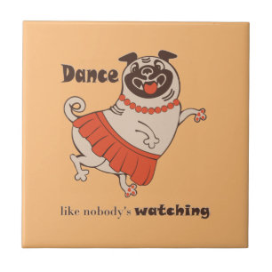 Tanz wie niemand sieht Mops Girl zu Fliese