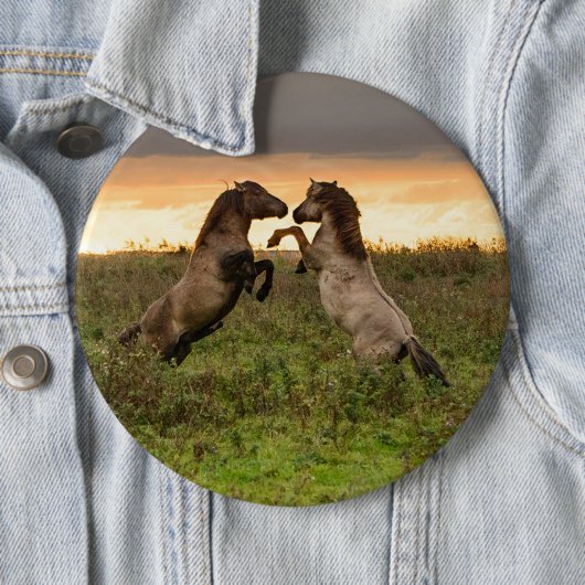 Tänzelnder wilde Pferdeknopf Button (Beispiel)