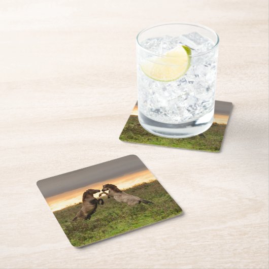 Tänzelnder wilde PferdeUntersetzer Rechteckiger Pappuntersetzer (Vor Ort)