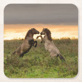 Tänzelnder wilde PferdeUntersetzer Rechteckiger Pappuntersetzer (Vorderseite)