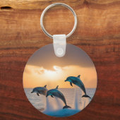 Tanzen in der Dämmerung: Drei Delphine springen Schlüsselanhänger (Vorderseite)