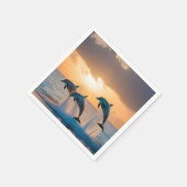 Tanzen in der Dämmerung: Drei Delphine springen Serviette (Ecke)