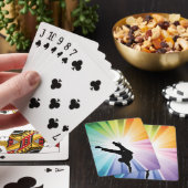 Tanzen in Farbtanzbewegungen, die Karten spielen Spielkarten (In Situ)
