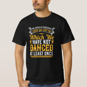 Tanzen - mindestens einmal täglich tanzen T-Shirt