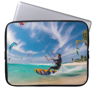 Tanzen mit dem Wind: Ein Karibik-Kitesurfen Pa Laptopschutzhülle