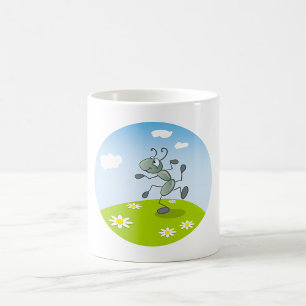 Tanzende Ameise auf Gras mit Blumen Kaffeetasse