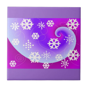Tanzende Schneeflocken auf violettem Hintergrund Fliese