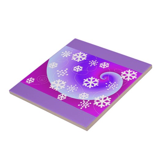 Tanzende Schneeflocken im Lila Hintergrund Fliese (Seite)