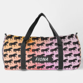Tanzende schwarze Pferde Duffle Bag (Rückseite)
