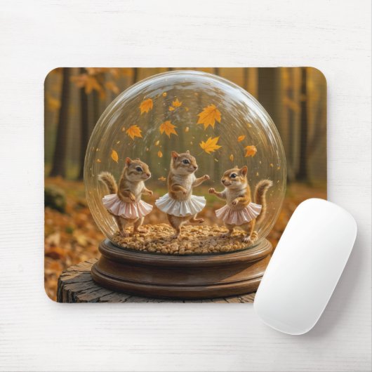 Tanzende Streifenhörnchen in einer Glaskugel Mousepad (Mit Mouse)